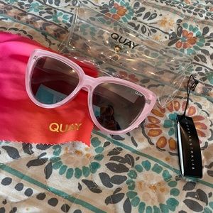 QUAY AUSTRALIA stray cat pink mirrored sunglasses NWT